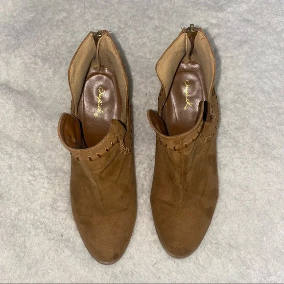 NWOT Camel colored booties - Picture 3 of 7